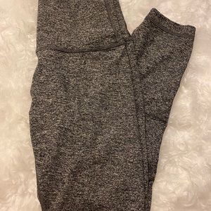 Gray Lululemon Wunder Under Leggings